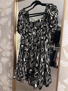 entro Black and White Abstract Puff Sleeve Mini Dress